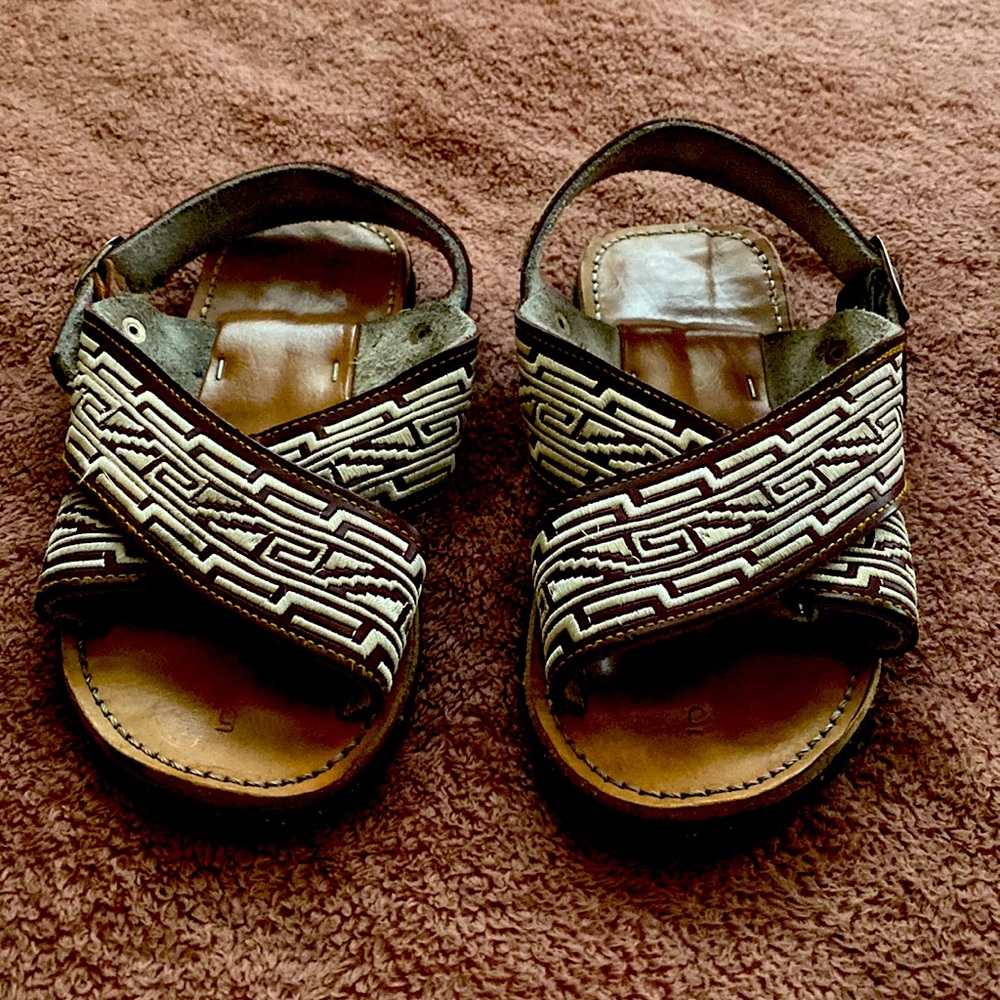 Came from Zacatecas Mexico and only used 2 times,Bottom sole is tire and durable